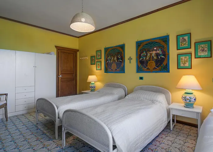 Villa Casa Rossella - Casa con giardino by ItalianHost Capri