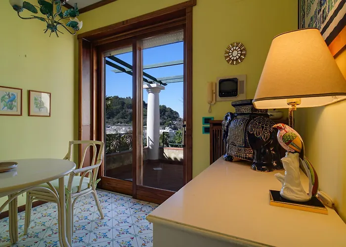 Villa Casa Rossella - Casa con giardino by ItalianHost Capri
